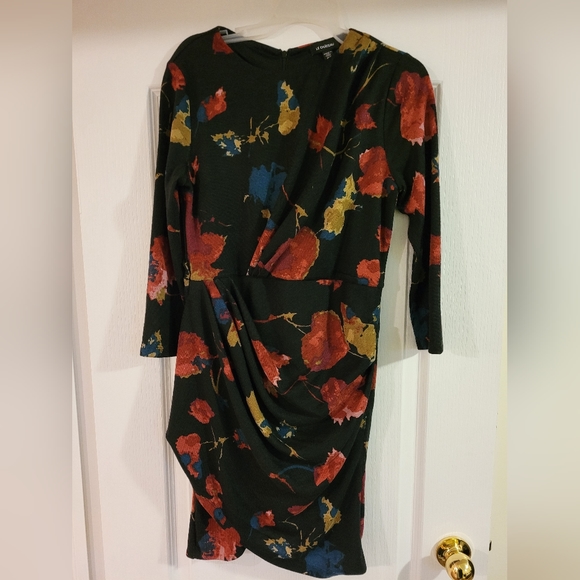 Le Chateau floral dress - Picture 1 of 2